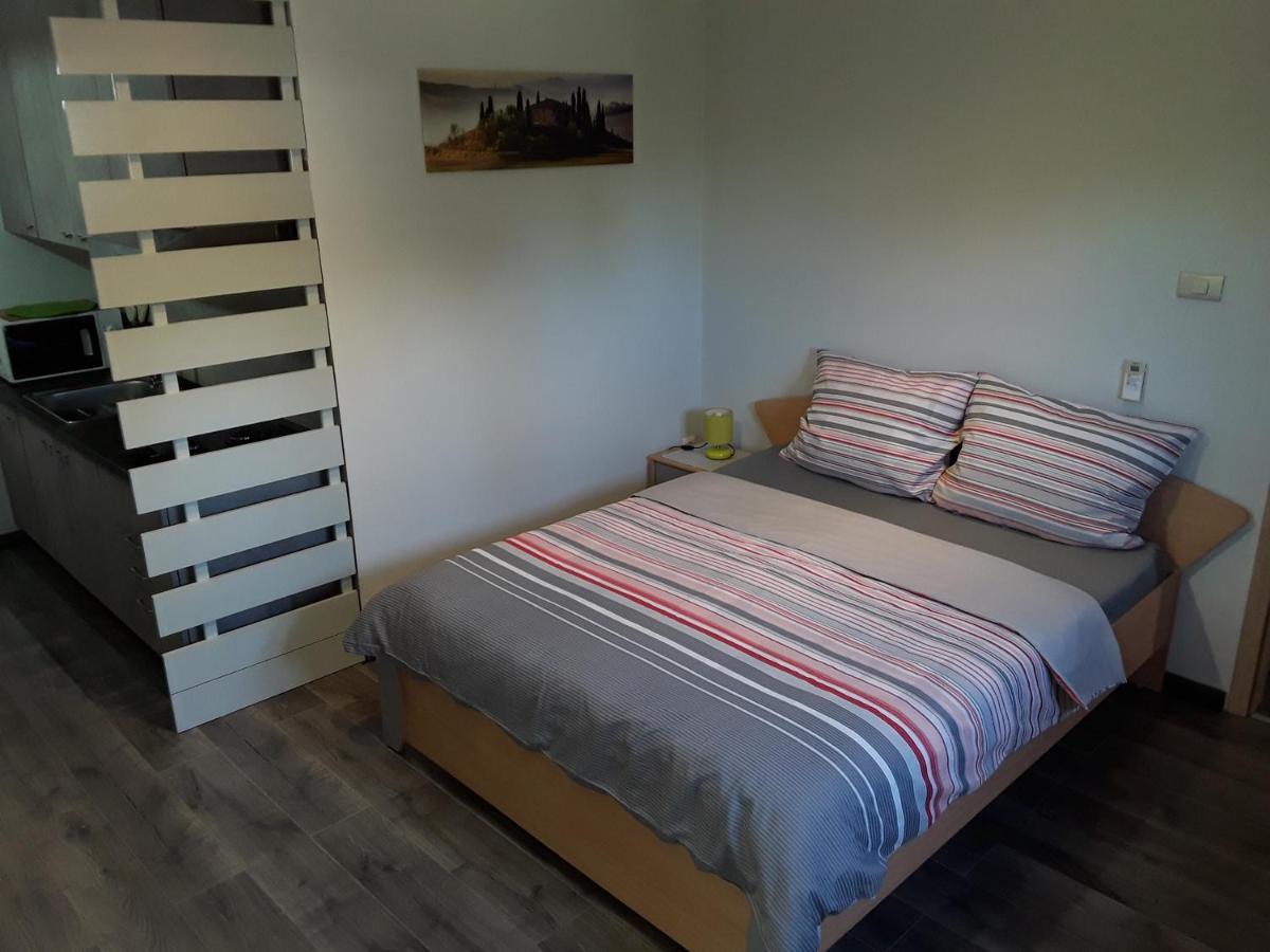 Apartman Studio Erin Ровінь Екстер'єр фото